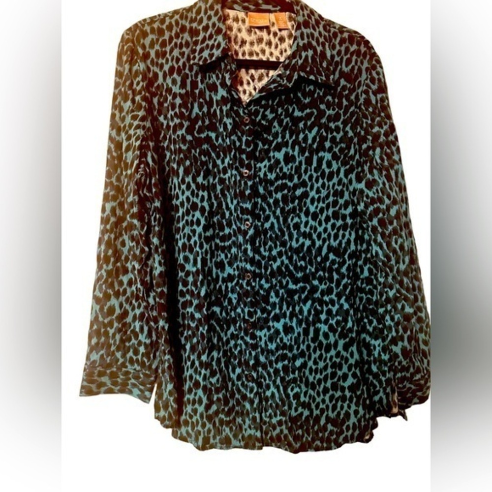 Like new! Chico’s button down animal print sz 3